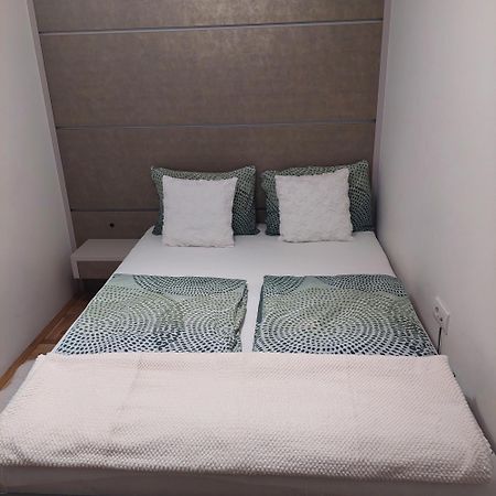 Apartamento Carmen deluxe Novi Sad Exterior foto